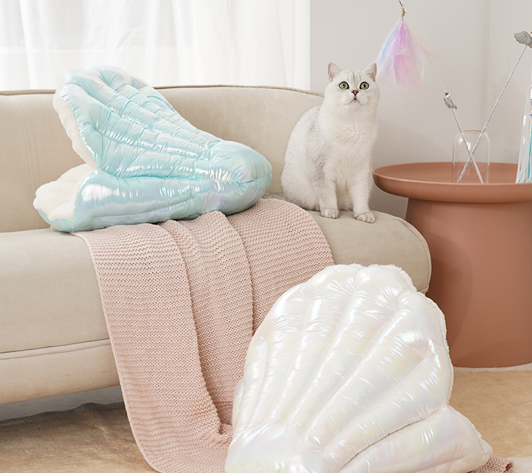 Clam Shell Cat Bed